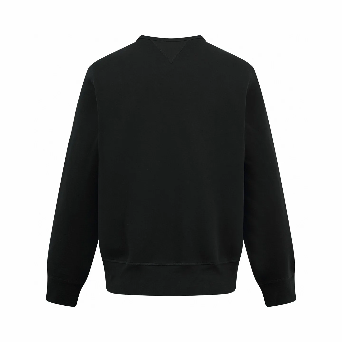 🅿️320 [Exclusive supply] Ralph Lauren pony embroidered crew neck sweatshirt (black). Original purchase and development for 1,690. The fabric is made of customized cloud-like honey cotton fleece sweatshirt material. It feels delicate and comfortable against the skin. It is based on matte gray and comes with a soft light filter. The exquisite indigo pony logo is embellished. It is highly recognizable. It has an atmosphere of freedom and vitality. A symphony of pure and smart colors. Outline high-end silhouettes with extreme simplicity and become the focus of vision. Demonstrate taste in silence, using imported machine embroidery technology. Use advanced computer control systems and precision mechanical components to achieve iconic pony embroidery operations. High precision. The lines are smooth and delicate, using the Hasuo process. Sewing with specific machines. Hasuo has high fastness and adds visual effects. It is time-consuming and labor-intensive, and the fabrics have been washed. It has a better hand feel and texture. It is not easy to deform and is not easy to shrink. Not easy to fade and maintain long-lasting beauty. Size:S-M-L-XL